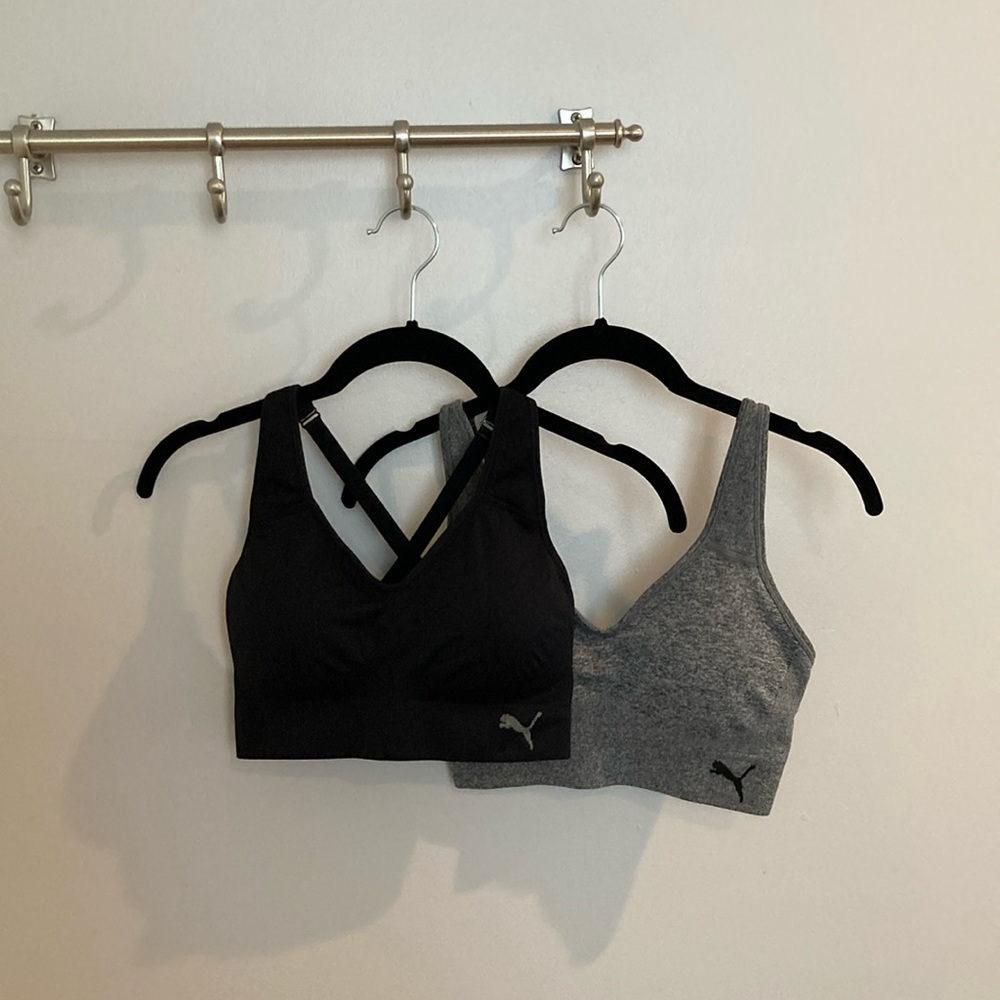 Lot of 2 Puma sports bras 🖤🩶 medium 🖤🩶 adjustable straps